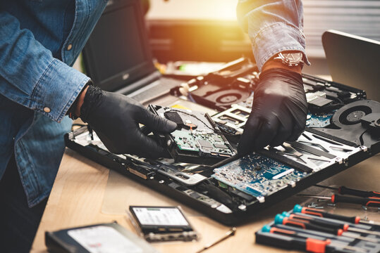 Αξιόπιστο service laptop στην Καστοριά. Επισκευές, αναβαθμίσεις, αντικατάσταση οθόνης & μπαταρίας με επαγγελματισμό. Κλείσε ραντεβού σήμερα!
